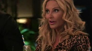 El traje de leopardo usado por Stephanie Pratt en The Hills: New Beginnings (S0105)