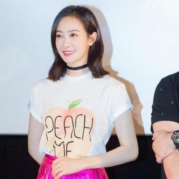 Le t-shirt Peach Me de Victoria Song sur le compte Instagram @victoria02_02