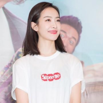 Le t-shirt Louis Vuitton x Supreme de Victoria Song sur le compte Instagram de @victoria02_02