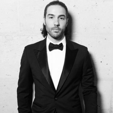 The bow tie worn by Tahar Rahim on his account Instagram @taharrahimofficiel