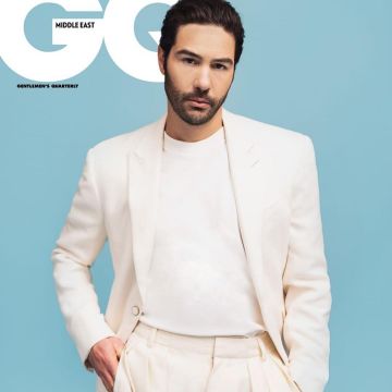 The chino trousers Tahar Rahim on his account Instagram @taharrahimofficiel