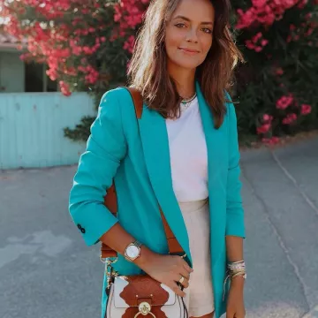 La montre Nixon gold & white portée par Sophie sur son compte Instagram @sophiesinacori