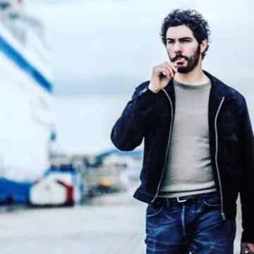 Los vaqueros rectos de Tahar Rahim en su account@taharrahimofficiel de Instagram