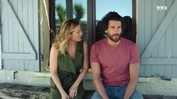 The dress khaki Anna (Maud Baecker) in Tomorrow belongs to us