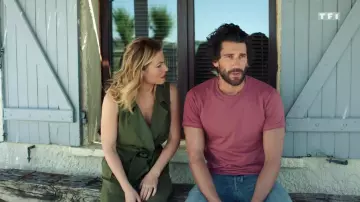 The dress khaki Anna (Maud Baecker) in Tomorrow belongs to us