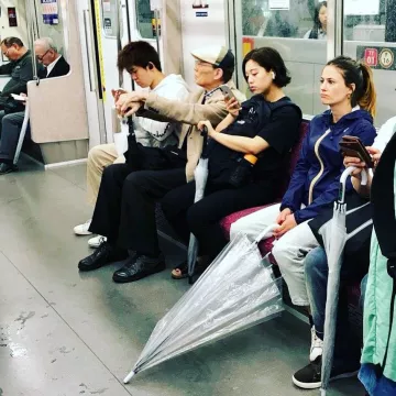 The jacket K-Way range by Mélanie Bernier on his account Instagram @melanie_bernierofficiel