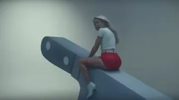 White ankle boots with small stiletto heels worn by Ellie Goulding in her Hate Me music video with Juice WRLD