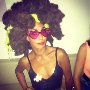 Les lunettes en forme de cœur de Alice Belaïdi sur son compte Instagram @belaidialice