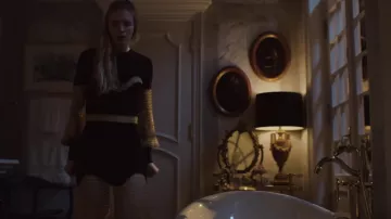 La robe Alexander McQueen de Nina Azarova / Prairie Johnson (Brit Marling) dans The OA (S02E07)