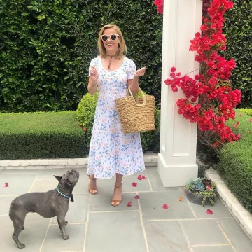Draper James Floral Button Vestido frontal usado por Reese Witherspoon Instagram Post 28 de julio de 2019
