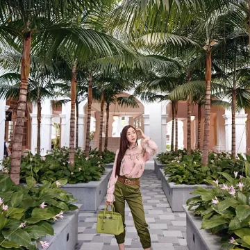 Sac hermès Birkin en vert porté par Jamie Chua sur l'Instagram compte de @ec24m