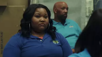 The earrings creoles silver Stacy (Zuri Salahuddin) in South Side (S01E03)