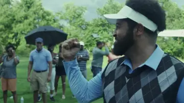 The vest without sleeve plaid Allen Gayle (Diallo Riddle) in South Side (S01E03)