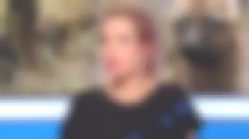 The t-shirt with hearts in sequins of Sidonie Bonnec All over the world to its word to say