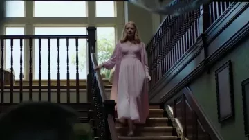 The night gown pink Adora Crellin (Patricia Clarkson) in Sharp Objects (S01E08)