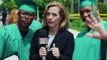 The green dress of a university student worn by Simon (Sultan Salahuddin) in South Side (S01E02)