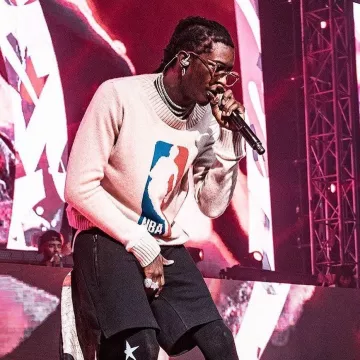 Pantalones cortos deportivos negros usados por Young Thug en su cuenta de Instagram @youngthug