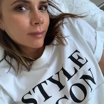 Victoria Victoria Beckham "Style Icon" graphic tee worn by Victoria Beckham on her Instagram account @victoriabeckham