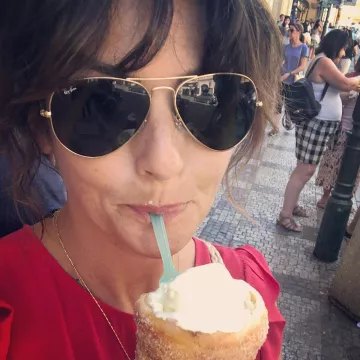 The sunglasses aviator gold of Faustine Bollaert on his account Instagram @faustinebollaert