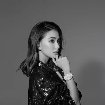 Reloj Chanel usado por Jen Wu en la cuenta de Instagram @hannah_quinlivan
