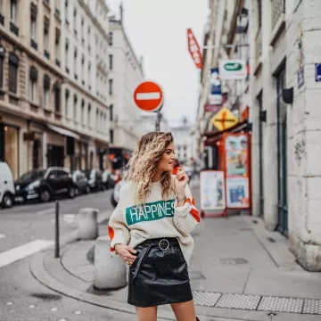 The sweater Happiness of Mary on his account Instagram @marieandmood