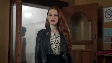 Bakélite Araignée Broche Broche portée par Cheryl Fleur (Madelaine Petsch) à Riverdale (Saison 01 Épisode 07)