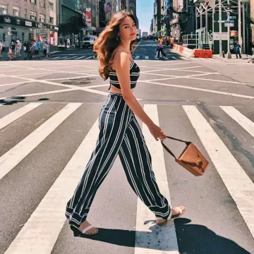 Sandalias blancas de Catriona Gray en la cuenta de Instagram @catriona_gray