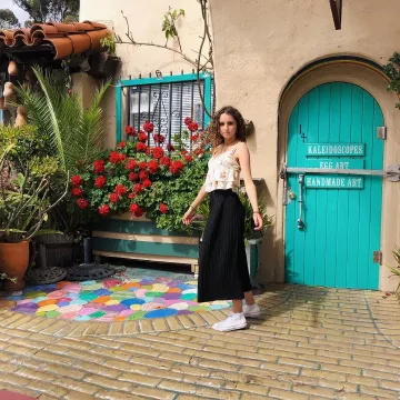 Los pantalones negros plisados que lleva Eva en su cuenta de Instagram @Eva_dsc
