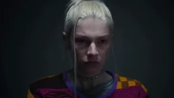 Le pull Iggy NYC porté par Jules Vaughn (Hunter Schafer) dans Euphoria (S01E06)