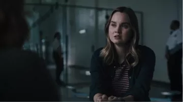White and Red Stripe Tshirt worn by McKenna Brady (Liana Liberato) in Light as a Feather (S02E01)