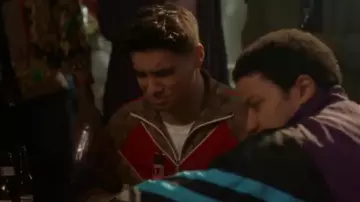 La veste Gucci portée par Vivek Shah (Jordan Buhat) dans Grown-ish (S02E17)