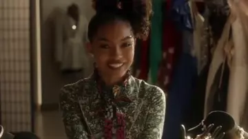 La veste verte à fleurs de Zoey Johnson (Yara Shahidi) dans Grown-ish (S02E17)