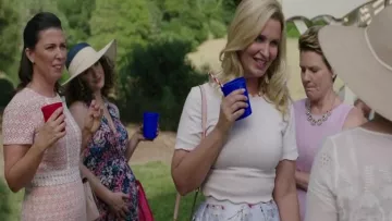 Le tablier Blouse comme on le voit dans les Objets Pointus (S01E05)