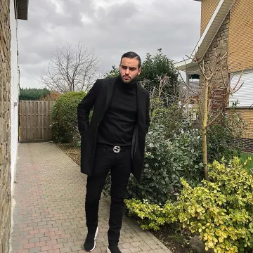 Le col roulé L'homme K de Nikola Lozina sur son compte Instagram @nikolalozina