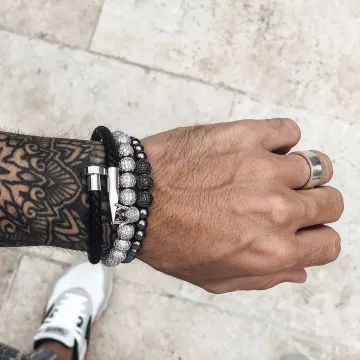 El brazalete Imperial Hawk en la cuenta de Instagram de @benji_samat