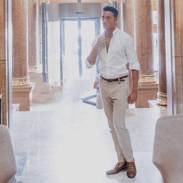 Los zapatos marrones de Maxime Dereymez en su account@maximedereymezofficial de Instagram