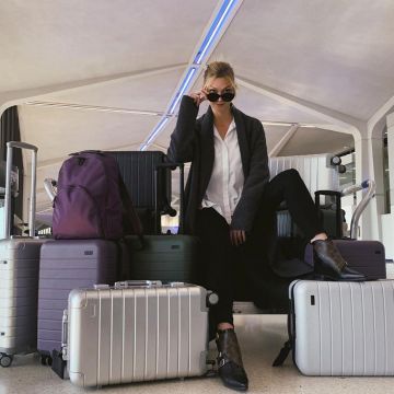 White shirt worn by Karlie Kloss on her Instagram account @karliekross