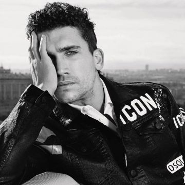La veste noire Dsquared 2 de Jaime Lorente sur son compte Instagram @jaimelorentelo