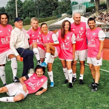 Les chaussettes de foot blanches Adidas de Dounia Coesens sur son compte Instagram @douniacoesens
