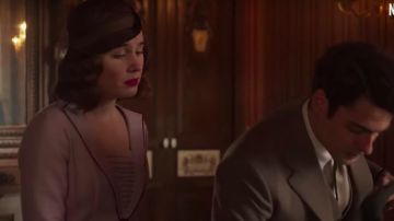 Long pink blazer of Marga Suárez (Nadia de Santiago) in the trailer of Season 4 of Cable Girls