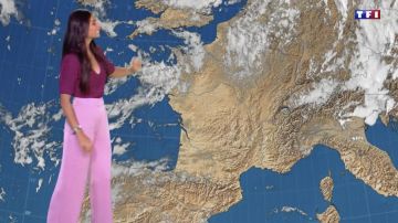 The pants pink oversize worn by Tatiana Silva for the Weather, TF1