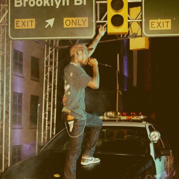 Nike Jordan 1 Retro Haute Travis Scott baskets portées par Travis Scott sur son Instagram account @travisscott