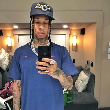 Off-White Mariana de Silva T-shirt worn by Tyga on his Instagram account @tyga