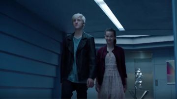 All Saints Pink Annie Lanai Floral Dress usado por Rebecca (Anjelica Bette Fellini) en The Gifted (Temporada 02 Episodio 05)