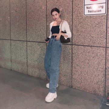 Zapatillas Naked Wolfe White de Sunmi en la cuenta de Instagram @miyayeah