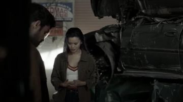 Forever 21 Blanc Varsity Pull en Tricot Chandail porté par Blink (Jamie Chung) dans Le Surdoué (Saison 02 Épisode 07)