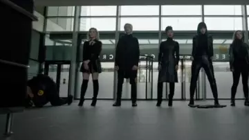 Alice + Olivia Black Box Pleat Leather Skirt worn by Esme Frost (Skyler Samuels) in The Gifted (Season 02 Episode 07)
