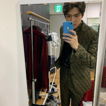 Fendi Blazer de Sehun sur l'Instagram account @oohsehun