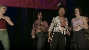 Brandy Melville Noir Zari pantalons de Survêtement porté par Alex Portnoy (Brianne Tju) en Léger comme une Plume (Saison 02 Episode 04)