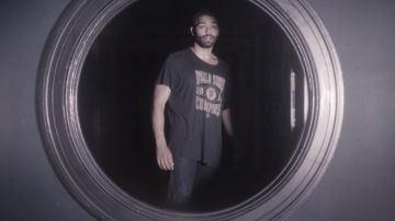 2010 San Francisco Giants World Series Champions T-shirt worn by Karim Washington (Kingsley Ben-Adir) in The OA (S02E08)